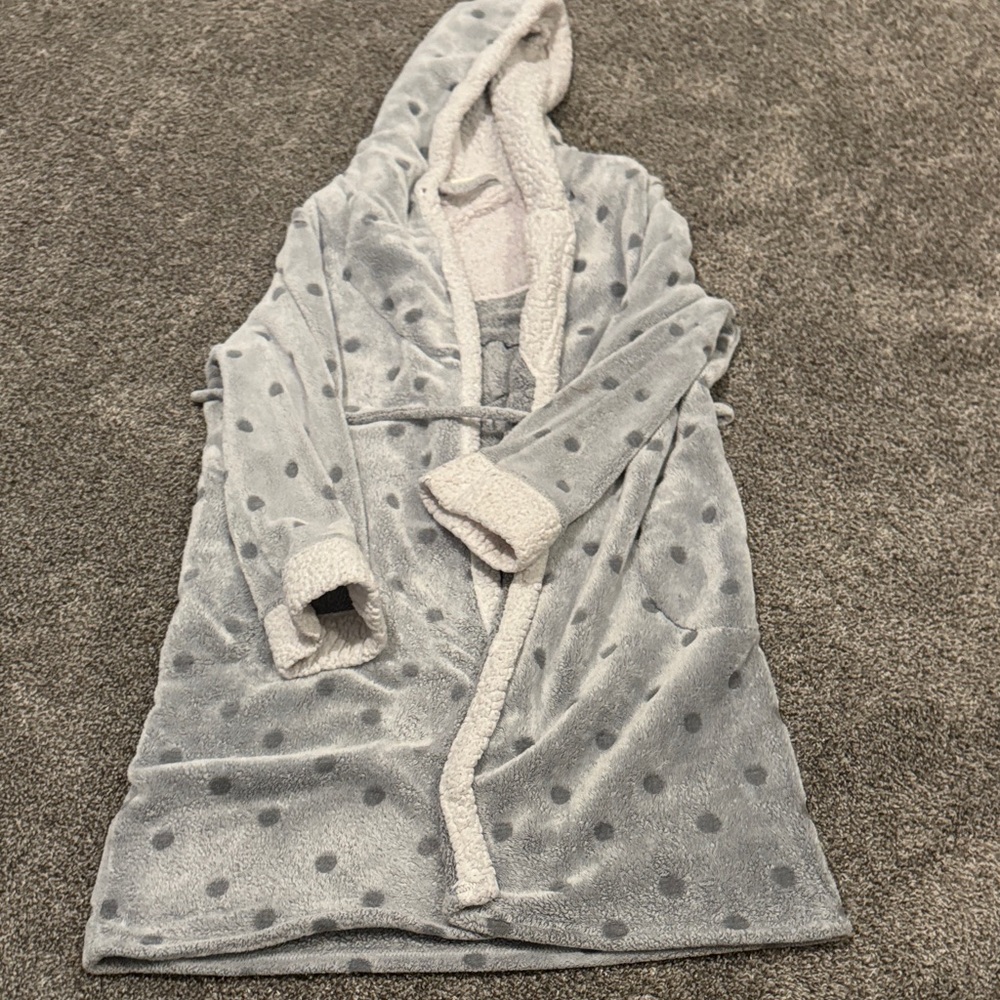 Bobbie Brooks White Fleece Robe